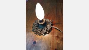 Antigo candeeiro de uma lâmpada vintage 